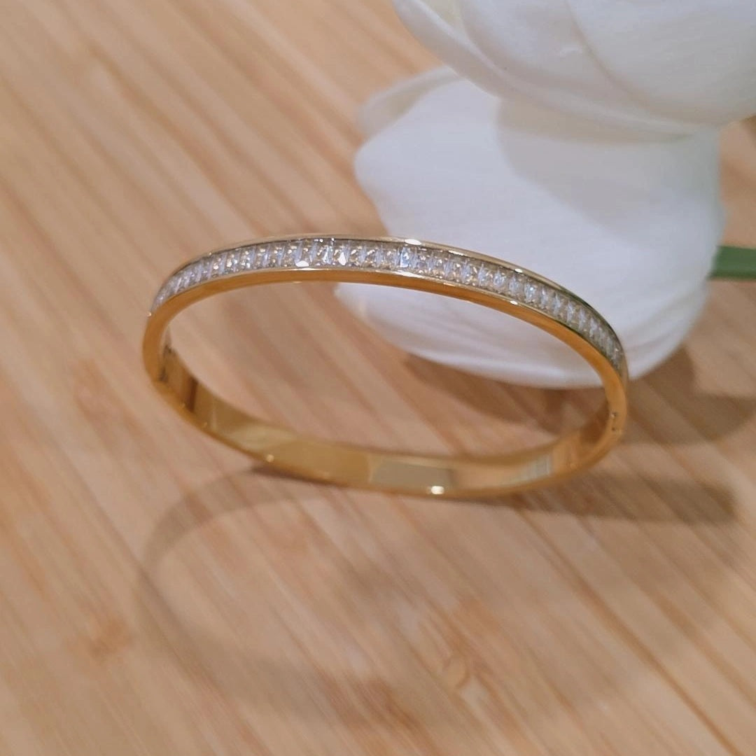 Zirconia Bangle 17cm