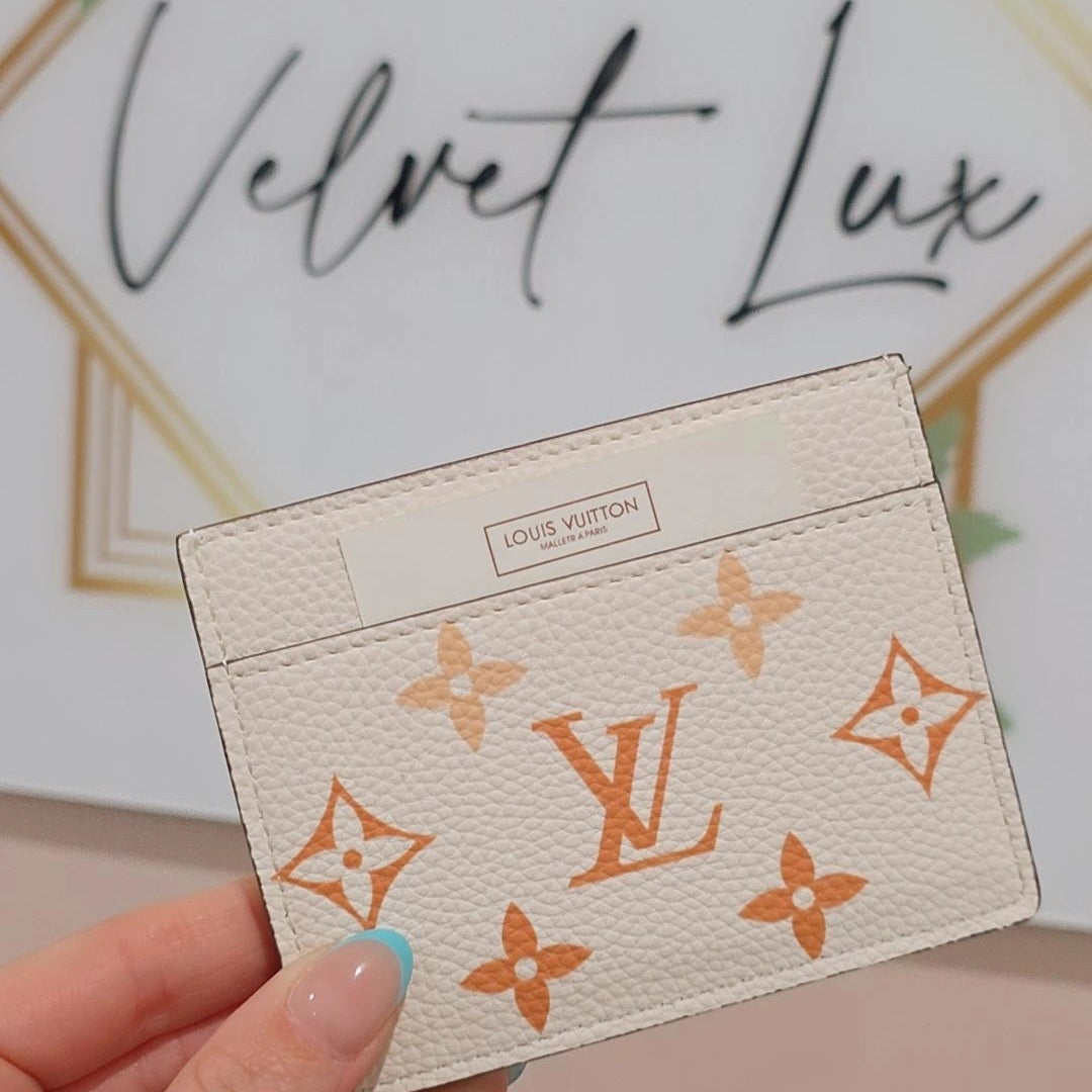 Lo v Card Case