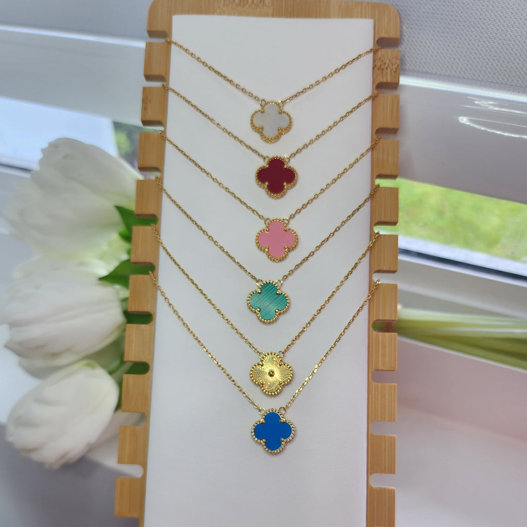 V SINGLE NECKLACE REGULAR SIZE