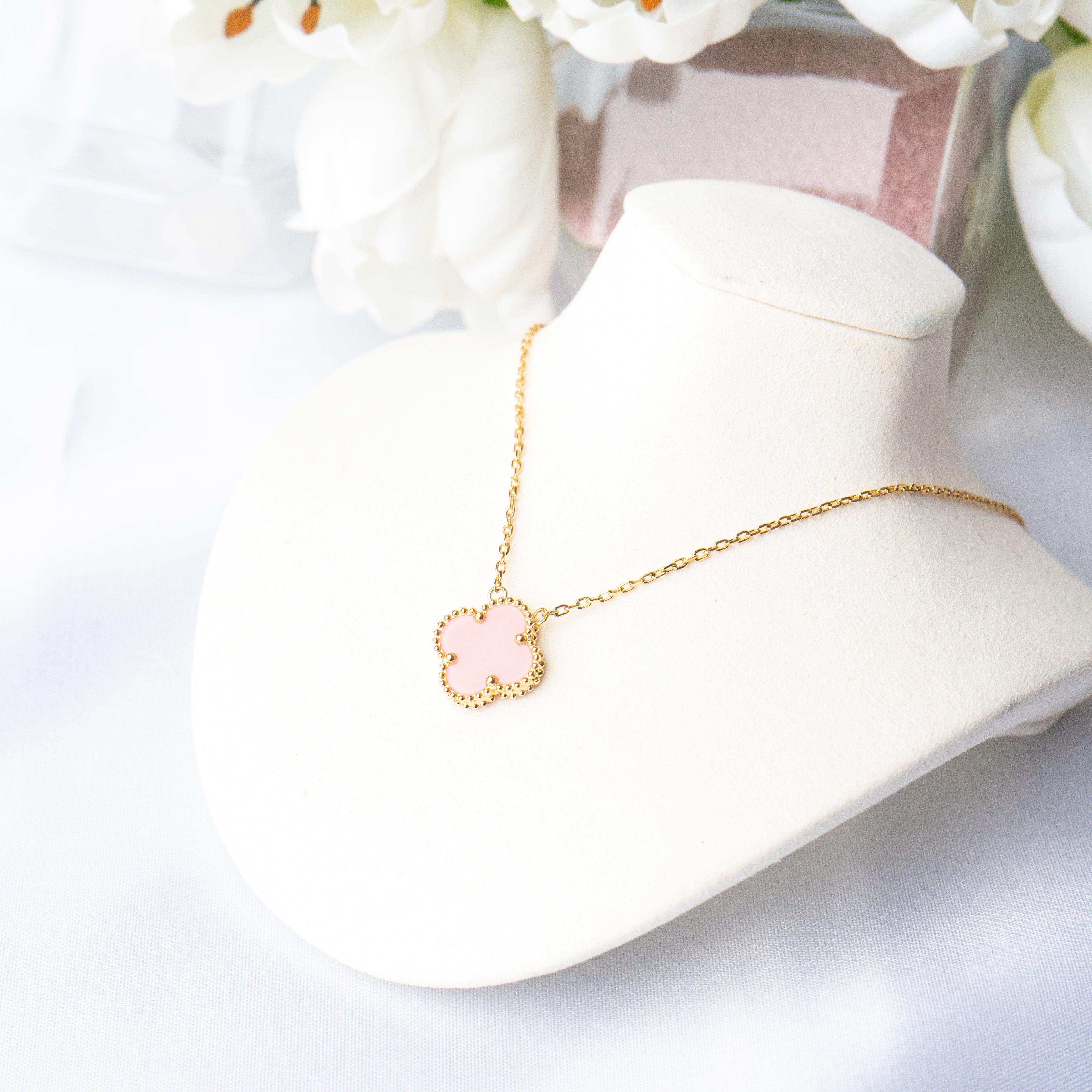 V SINGLE NECKLACE REGULAR SIZE