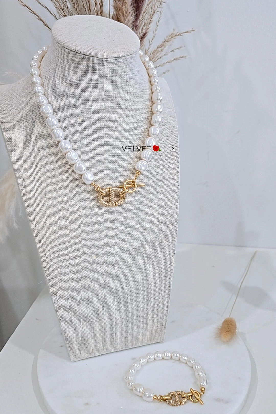 Carla Necklace with Pearls