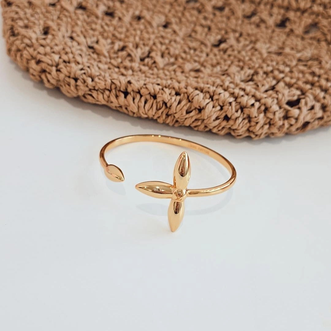 L / V Bangle