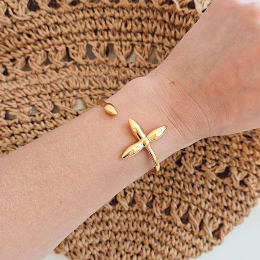 L / V Bangle