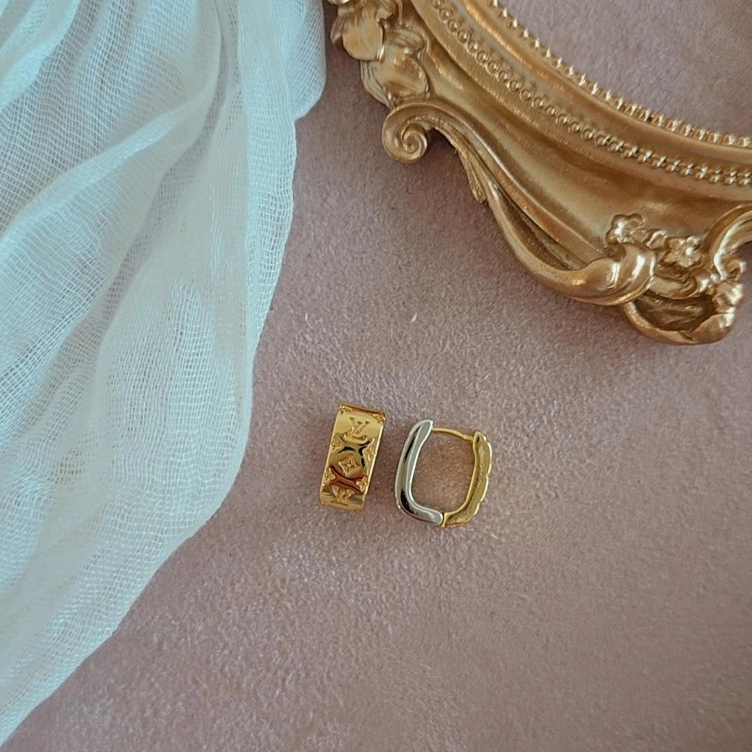 Small two tone L hoops