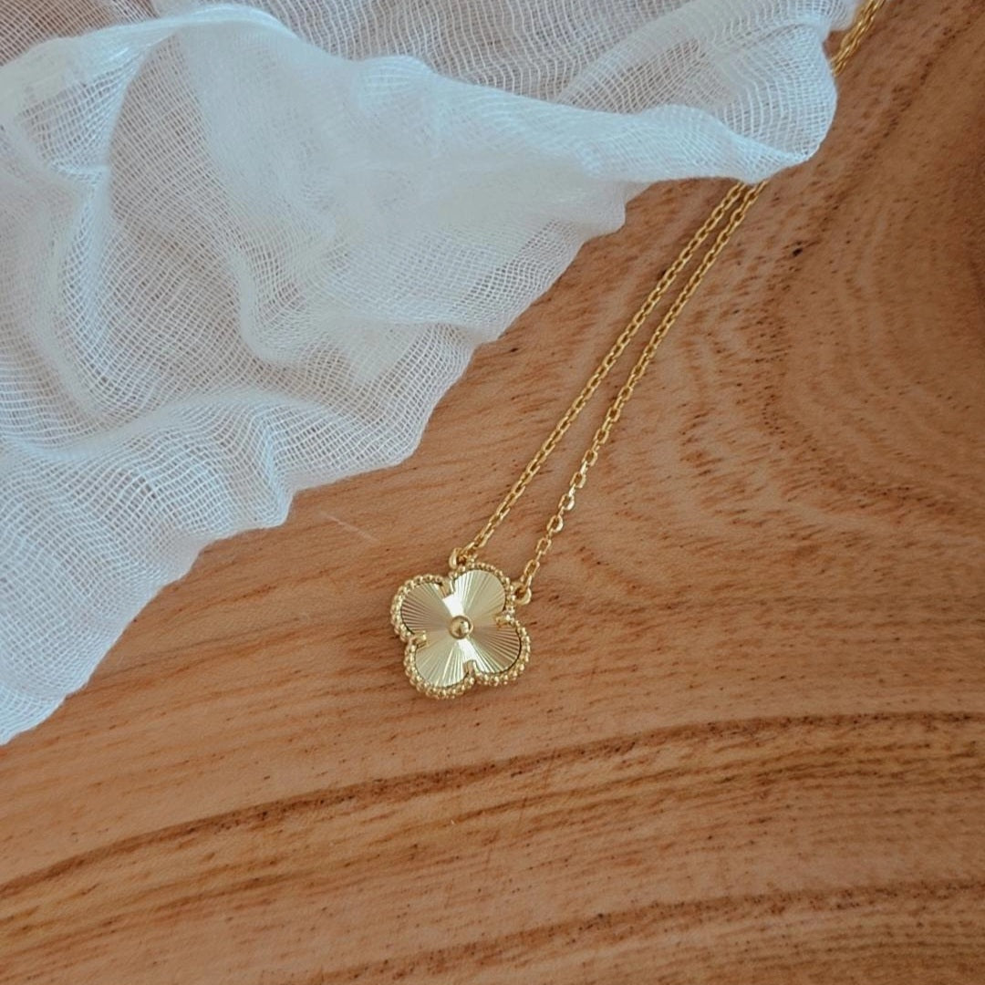 V SINGLE NECKLACE REGULAR SIZE