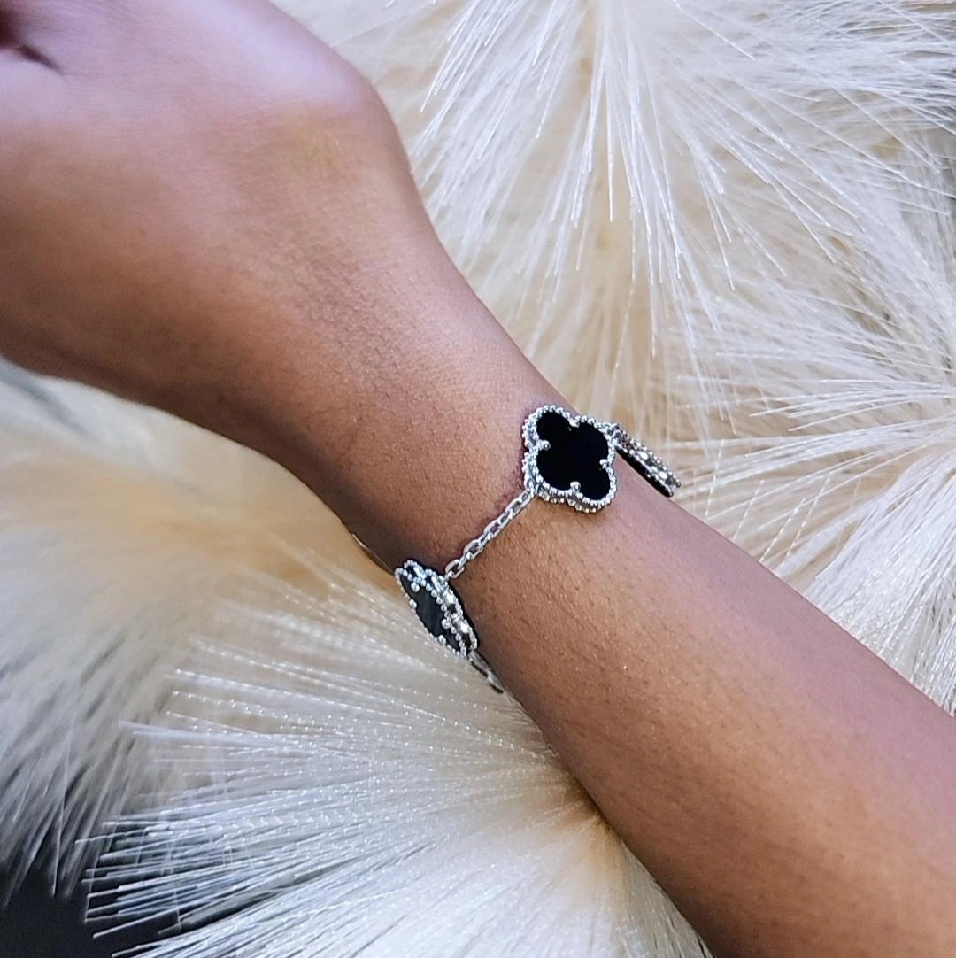 V plain Black Bracelet