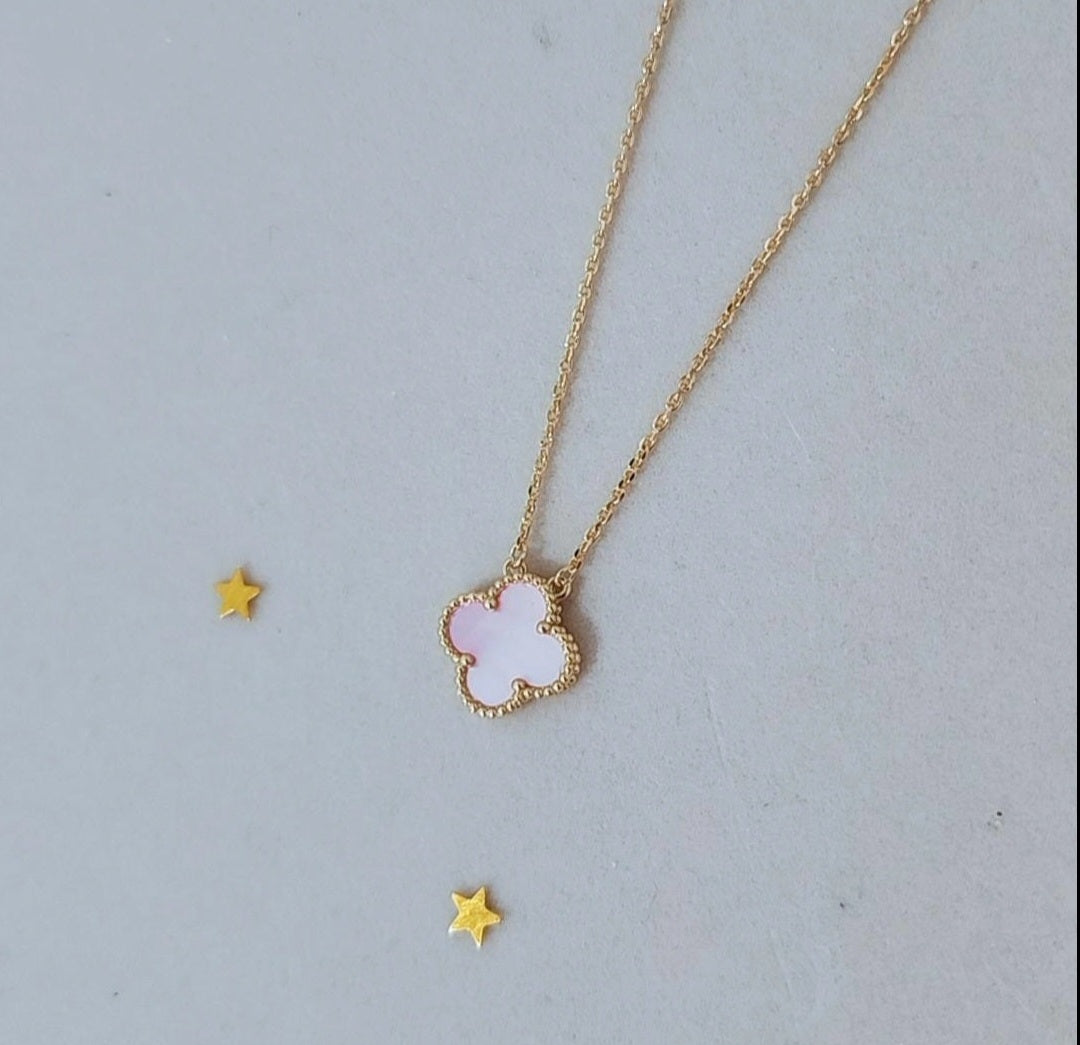 V SINGLE NECKLACE REGULAR SIZE