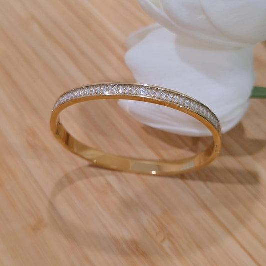 Zirconia Bangle 17cm