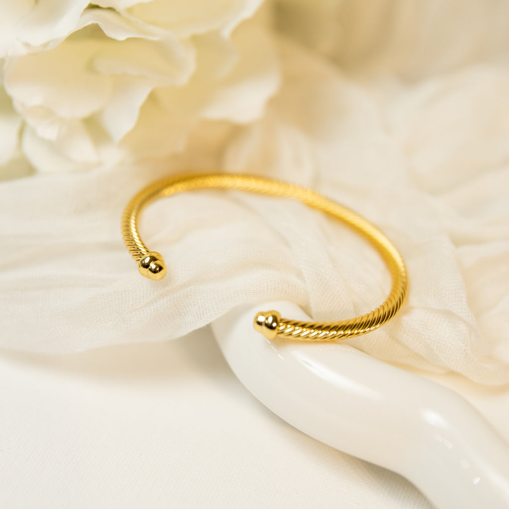 Gold D Thin Bracelet