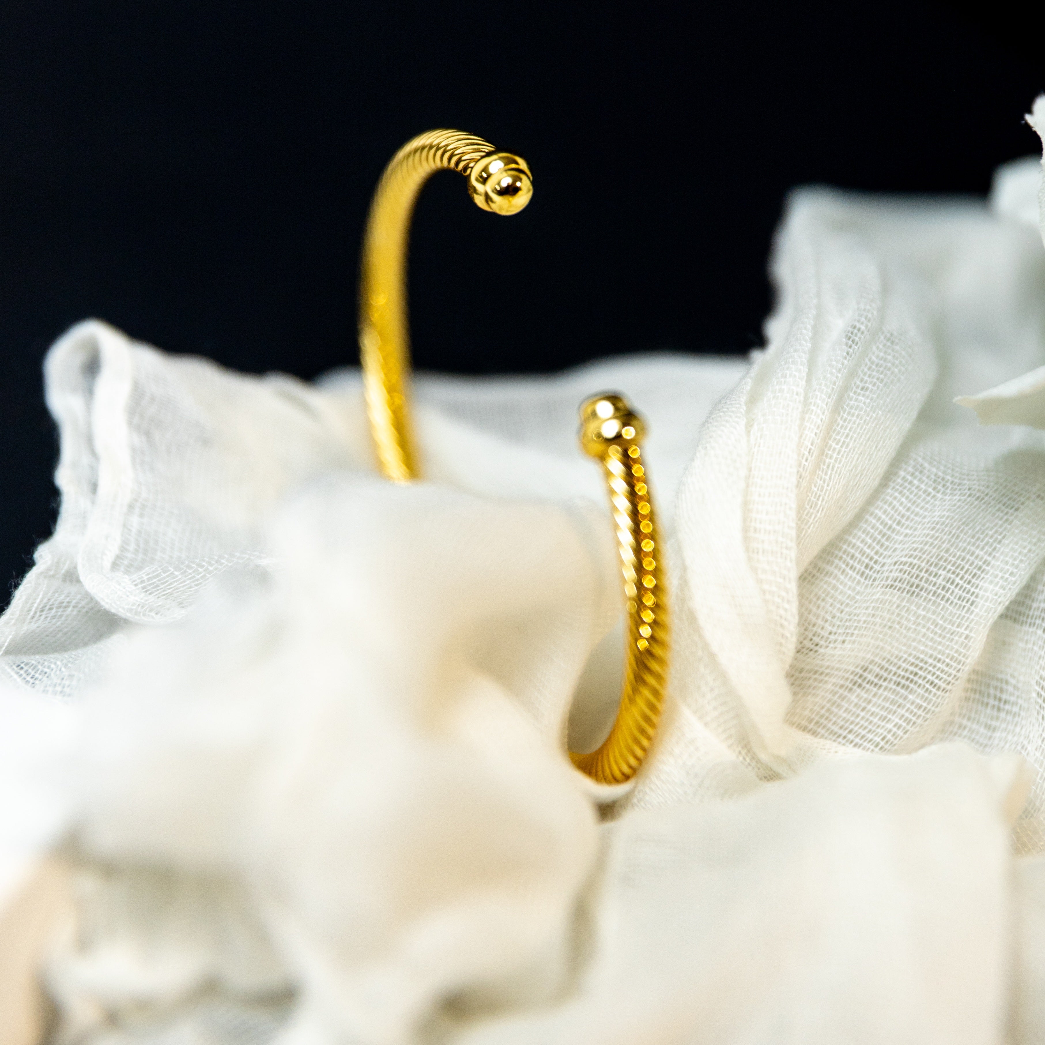 Gold D Thin Bracelet