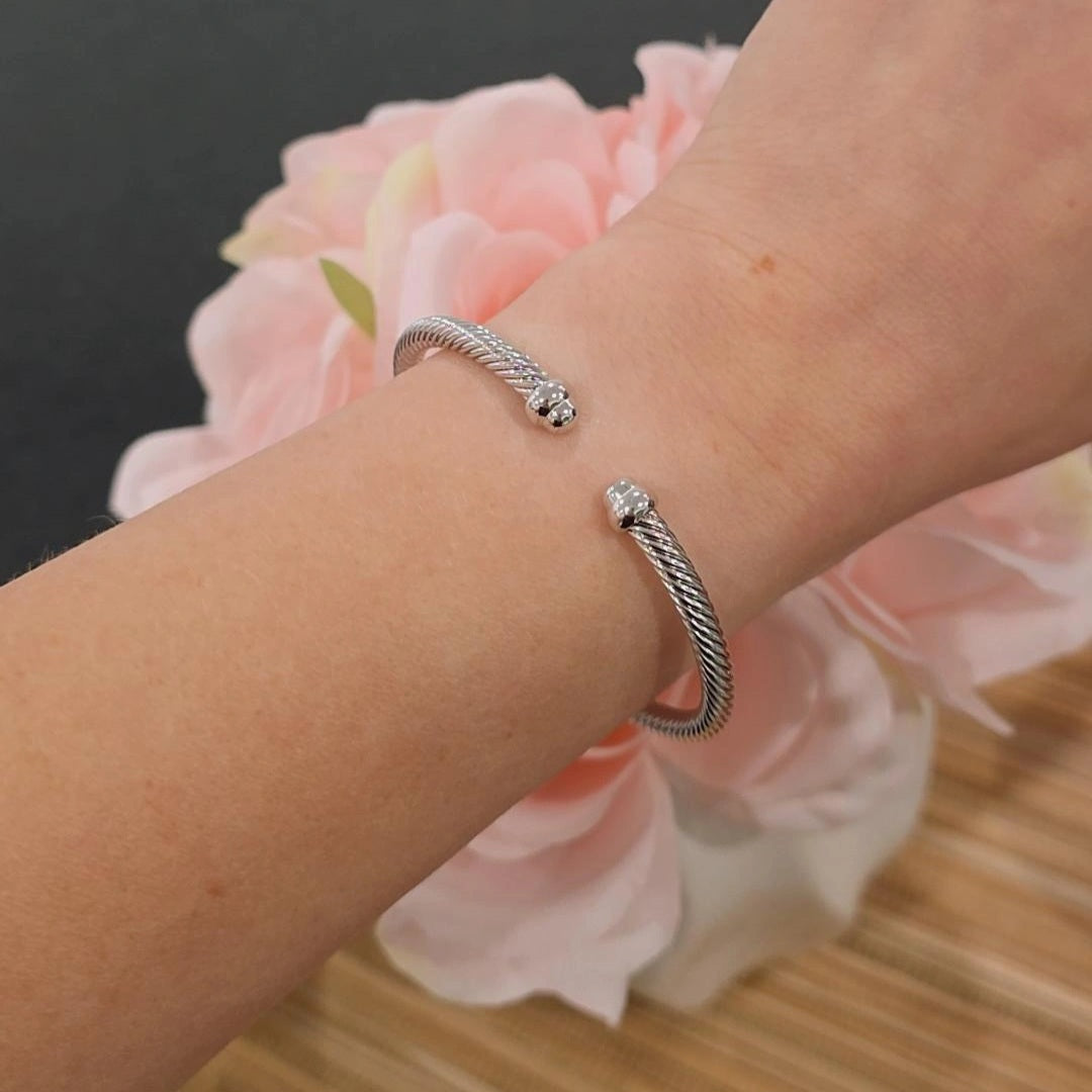 D Plain Thin Bracelet