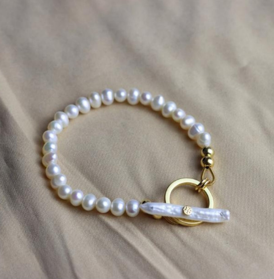 Pearl T White Bracelet