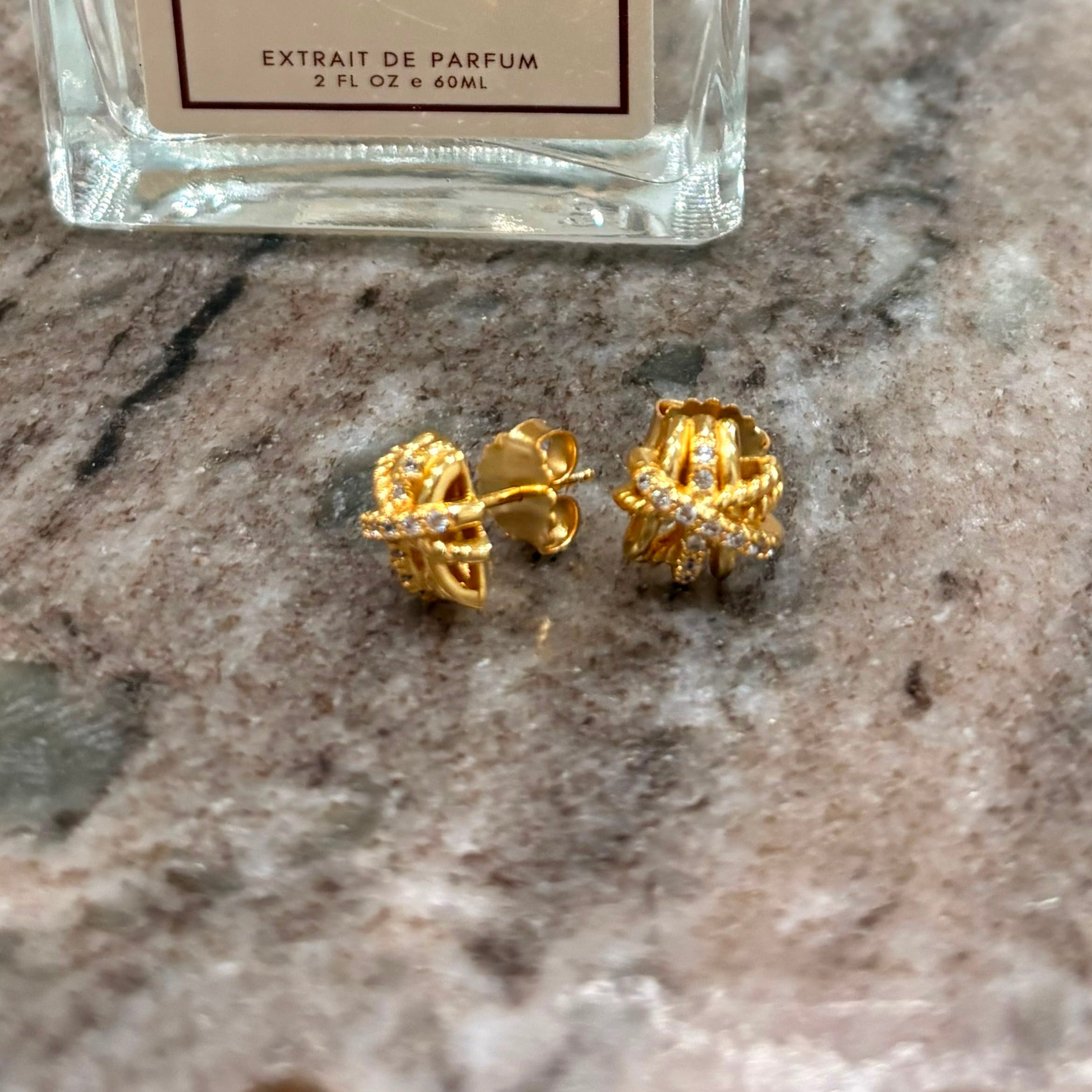 D y gold earrings