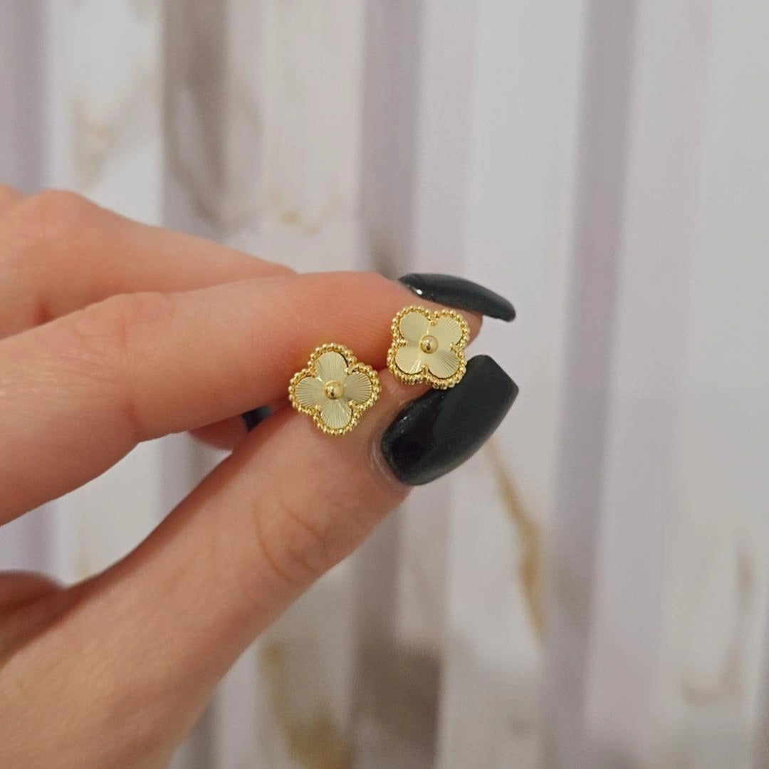 V Mini Earrings