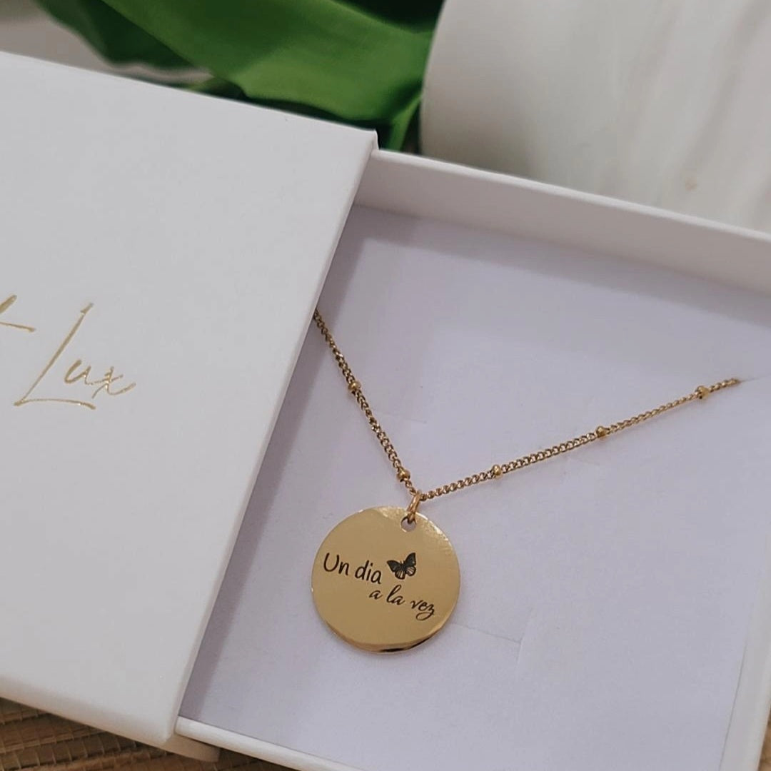 Un dia a la vez Necklace