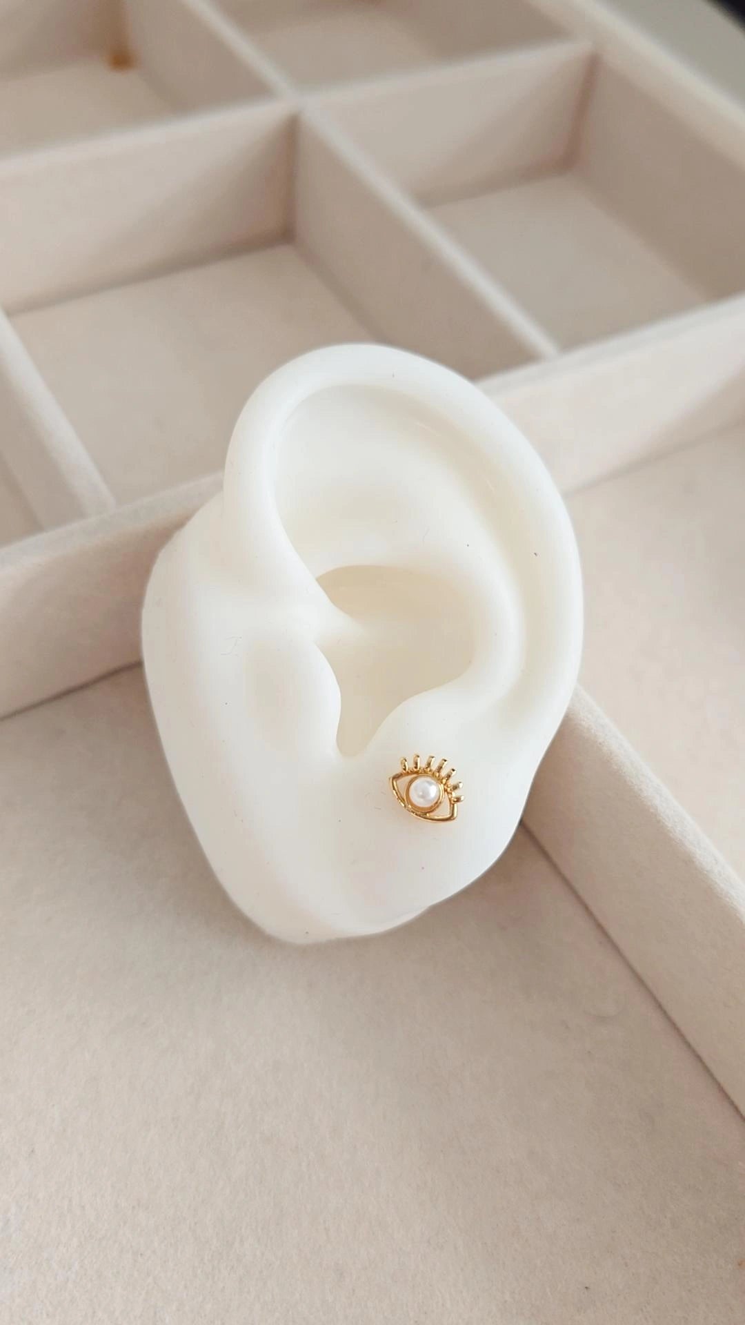 Eye mini earring