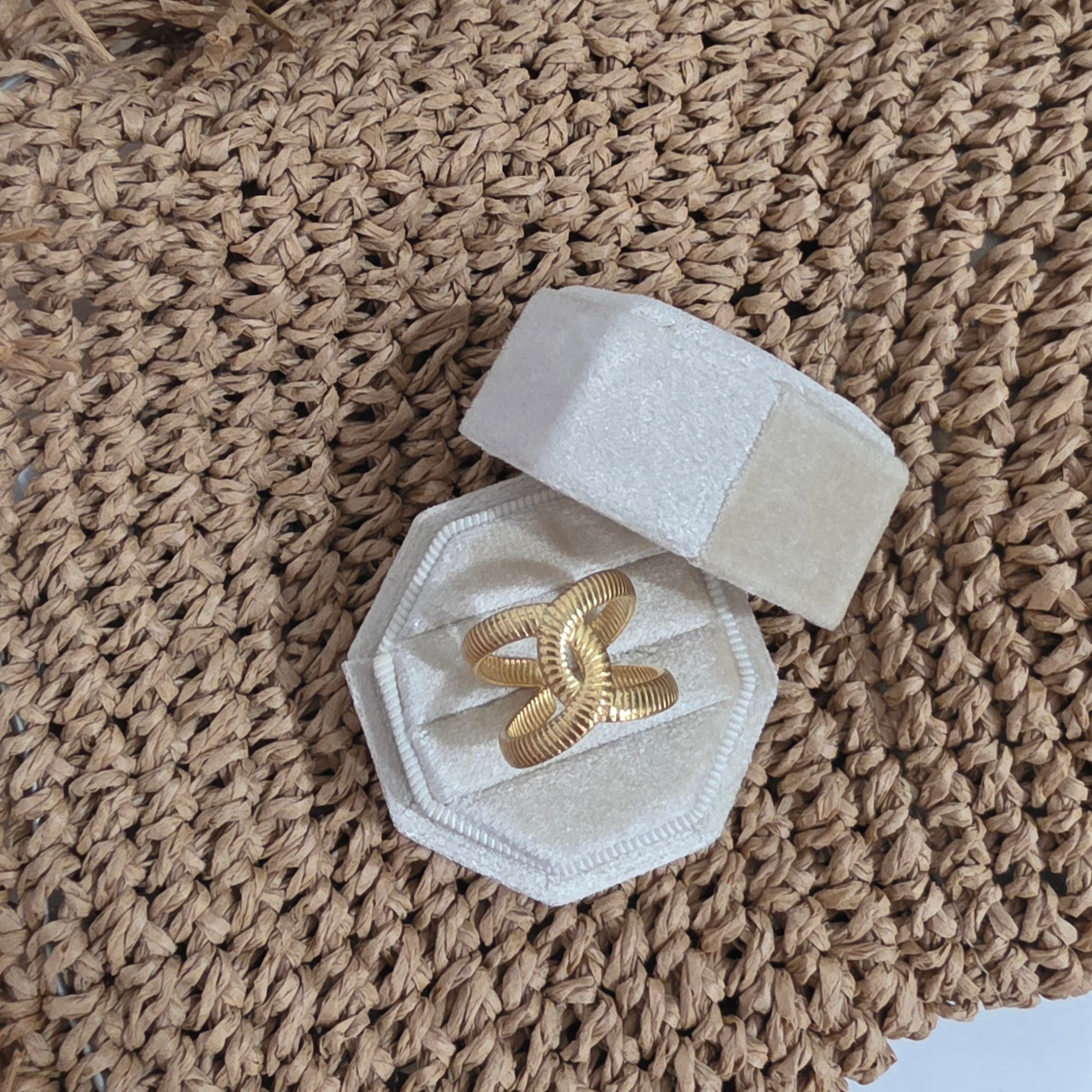 Doble C Adjustable Ring