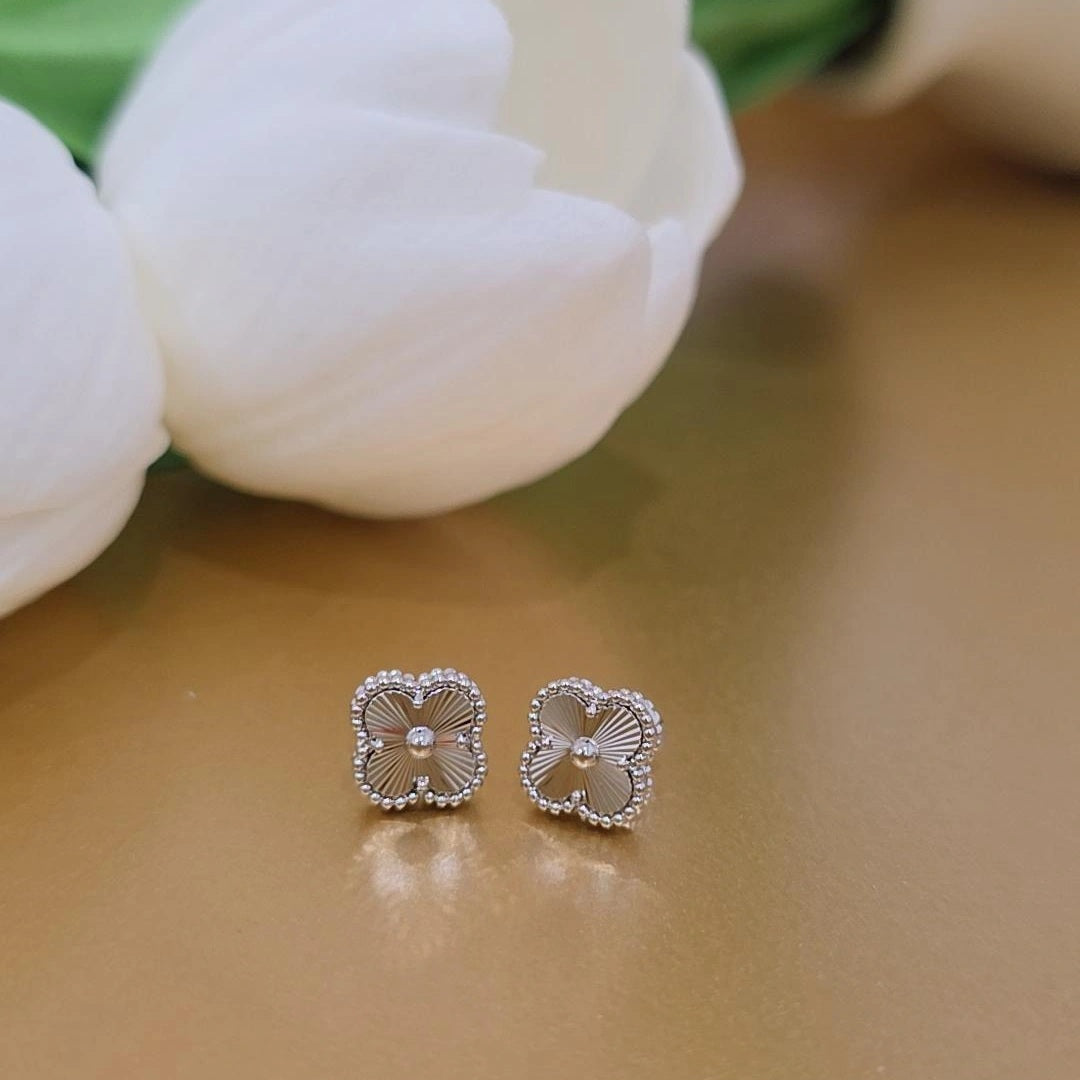 V Mini Earrings