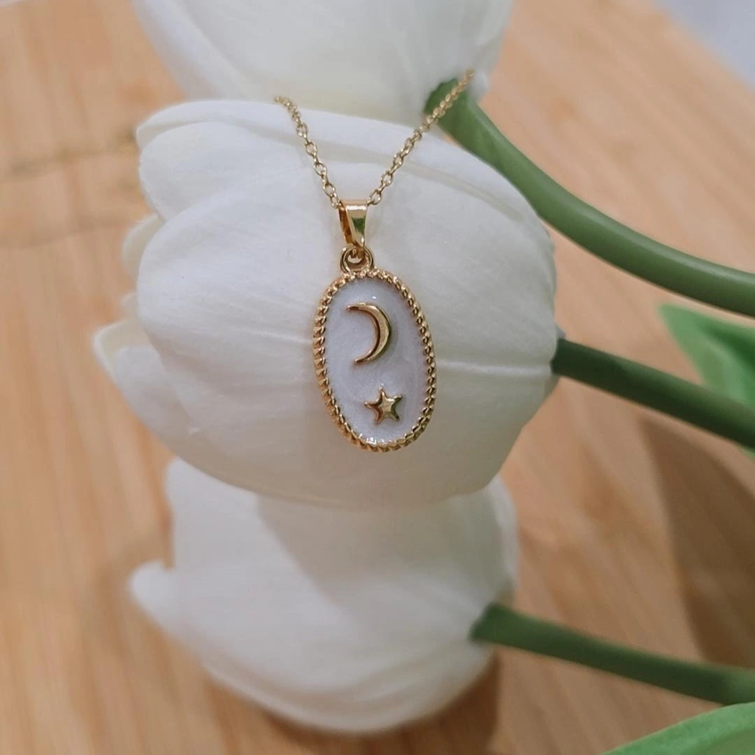 Luna y Estrella Necklace