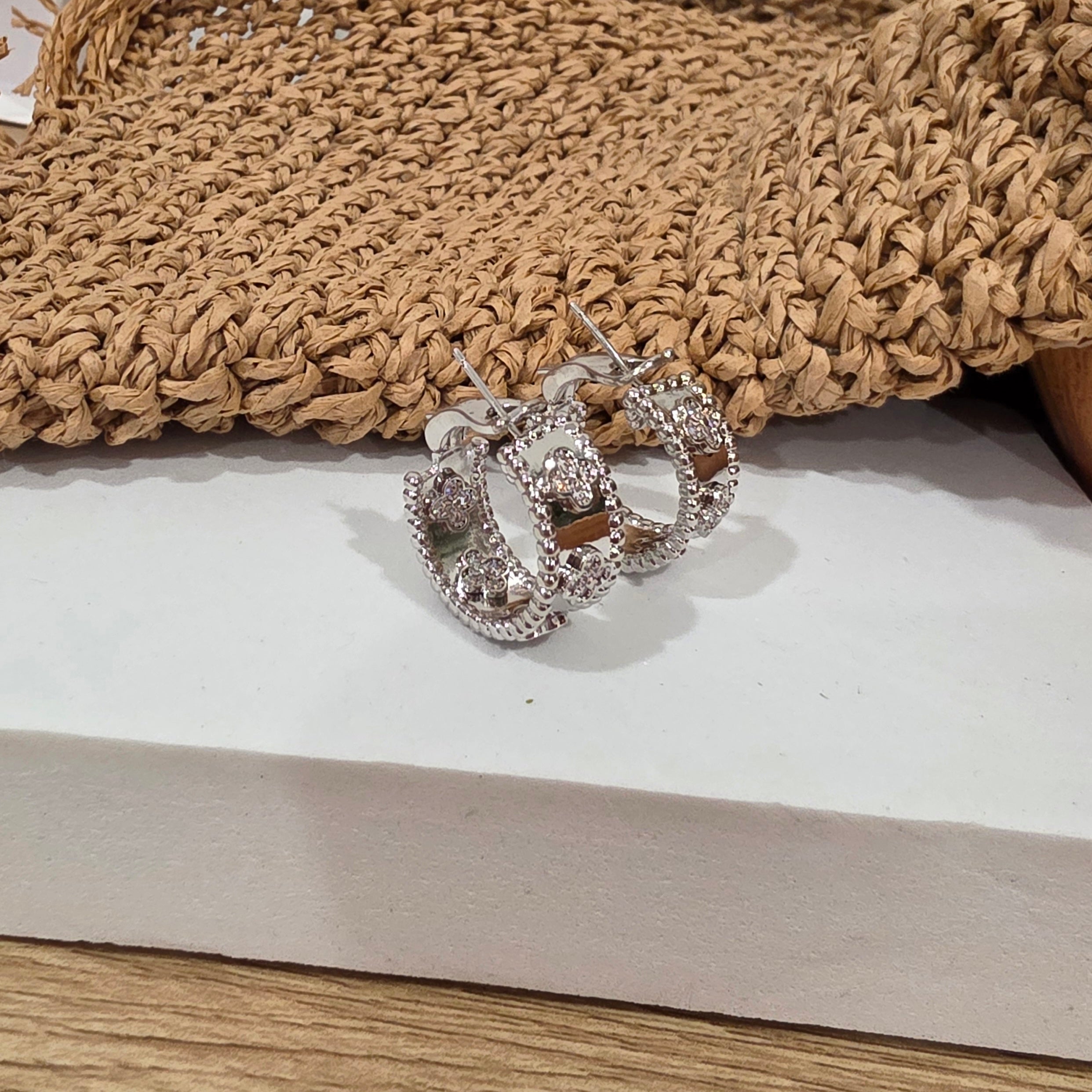 V Hoops