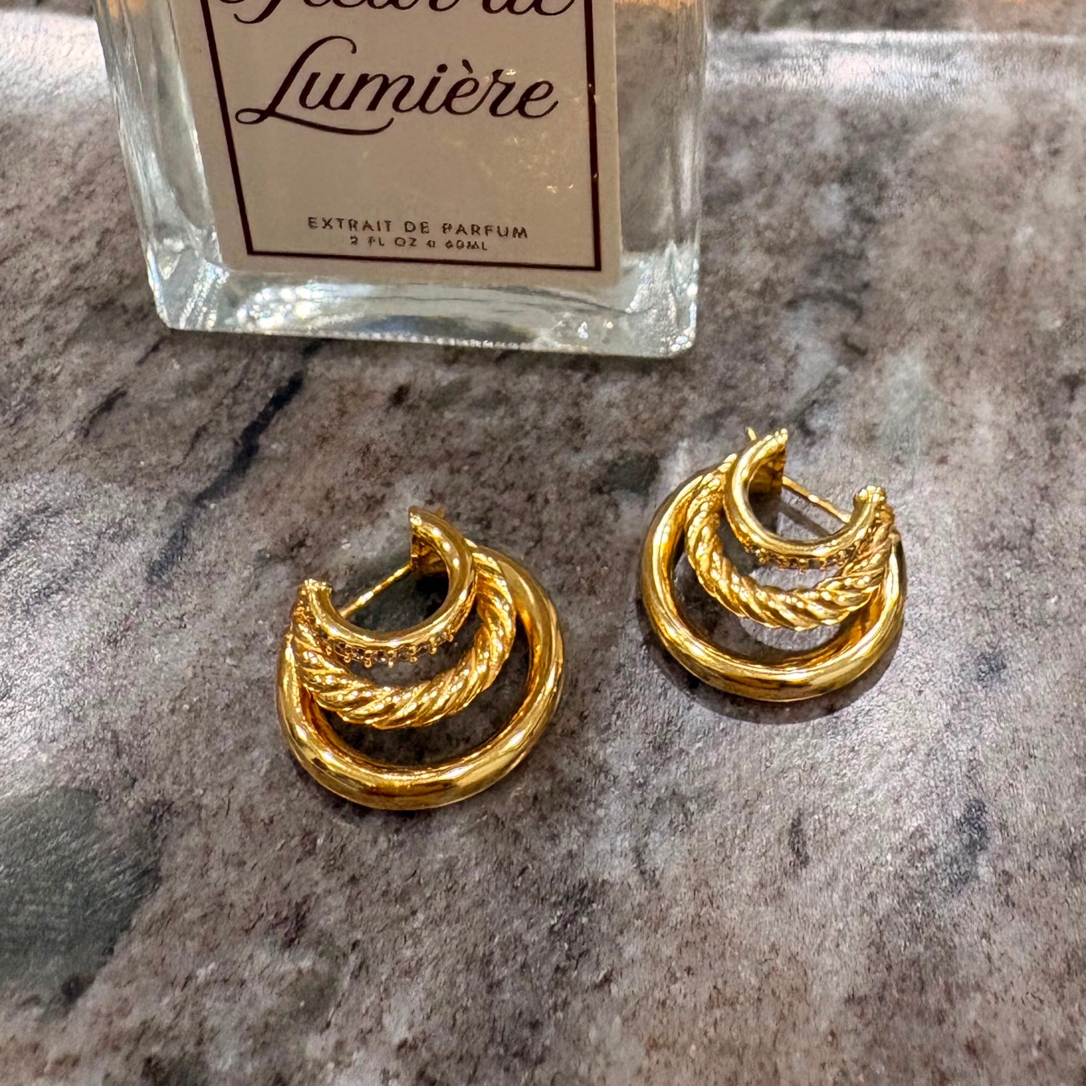 D y gold pretty earrings