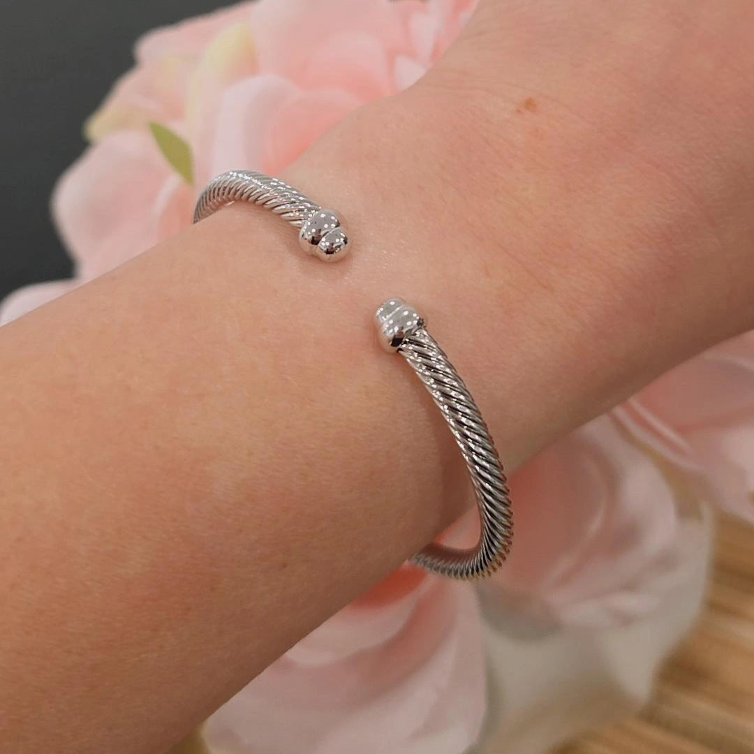 D Plain Thin Bracelet