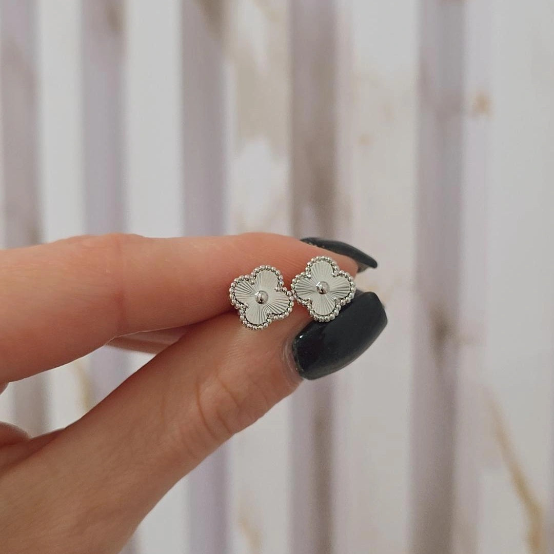 V Mini Earrings