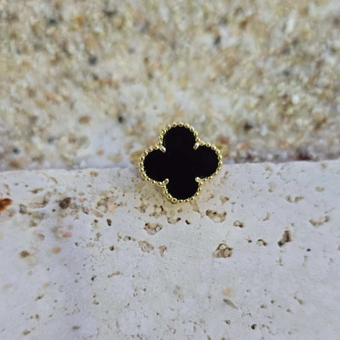 Black Trebol Ring