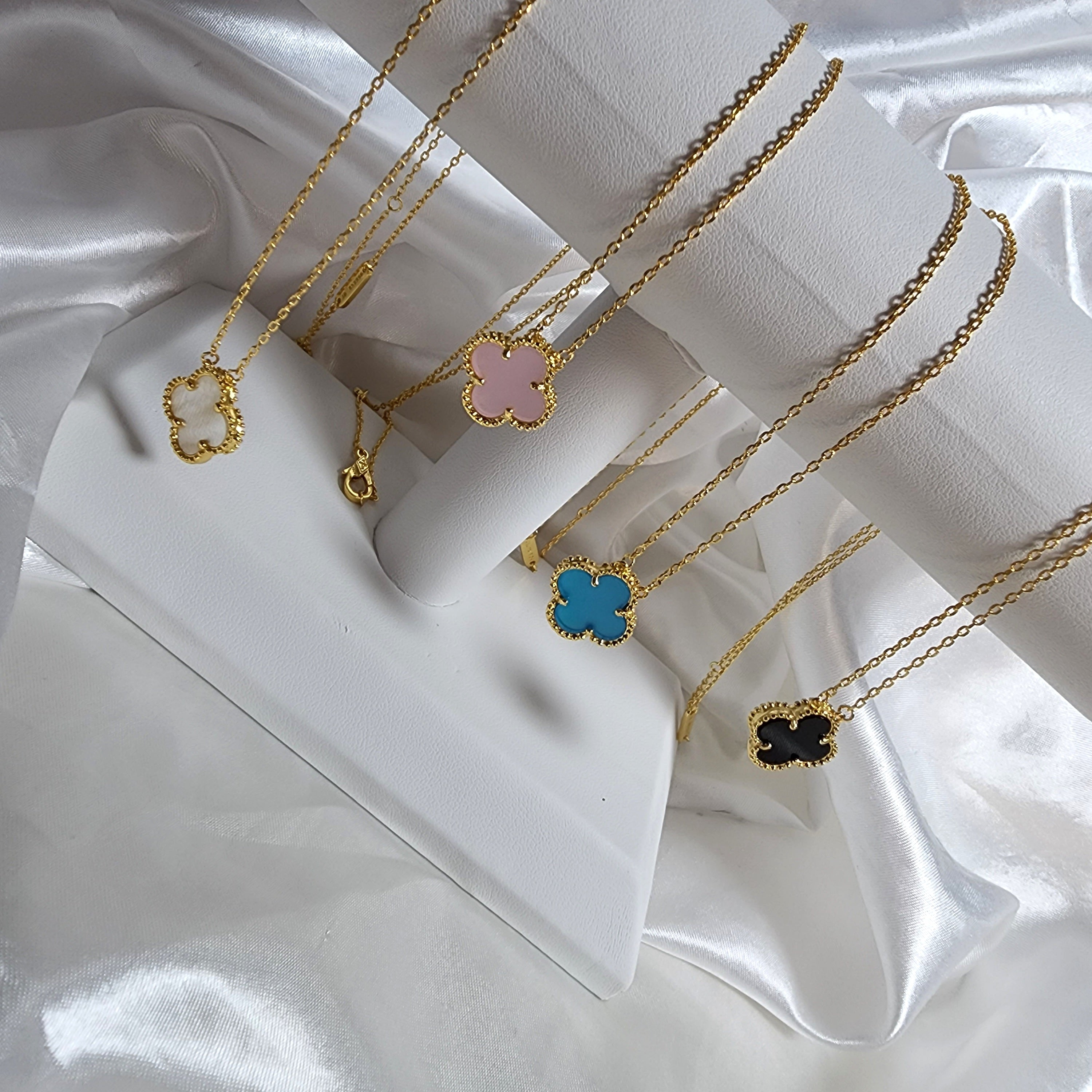 V SINGLE NECKLACE REGULAR SIZE