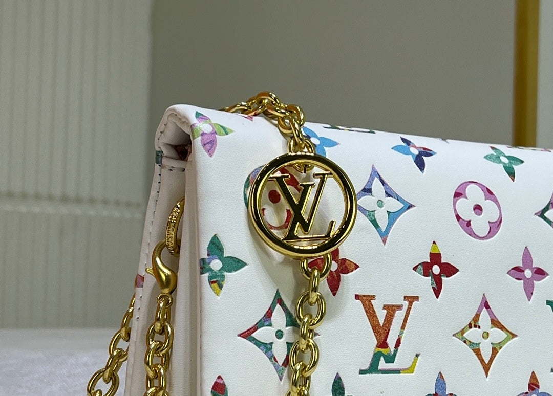 White Louis Vuitton Handbags / Purses: Shop up to −51%